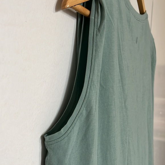 Lululemon tank - Picture 8 of 10